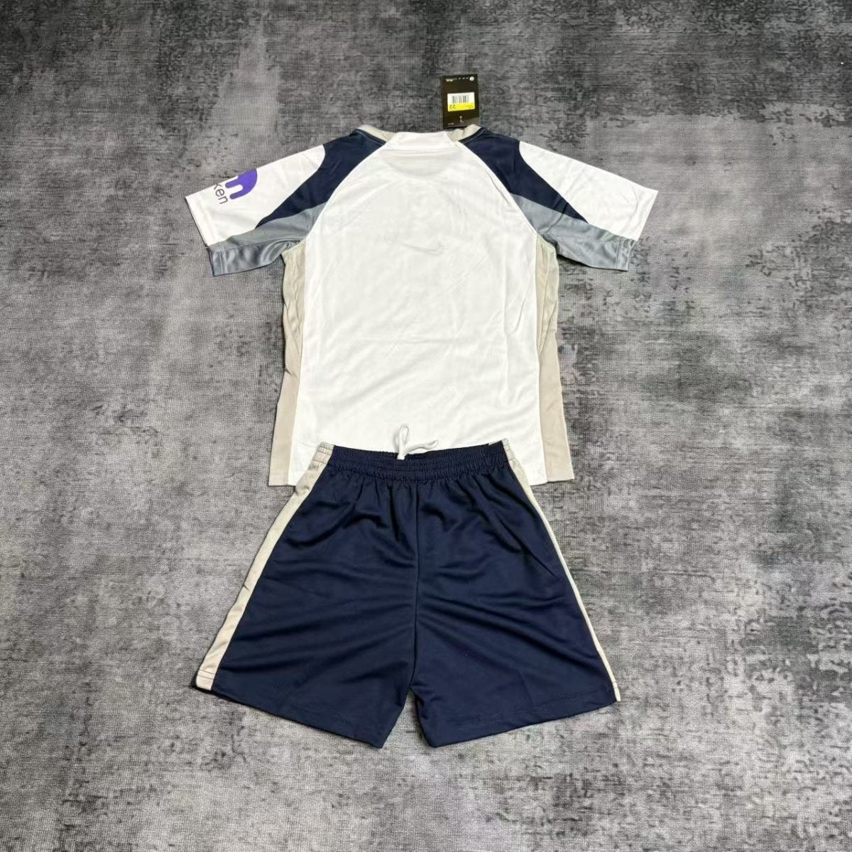 Kit infantil del Tottenham 2025/26