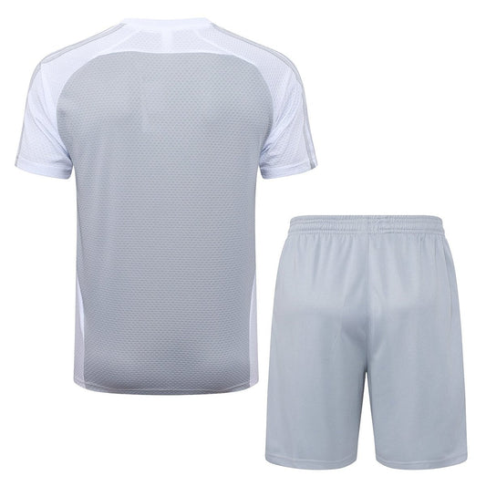 Kit de entrenamiento para adultos del Real Madrid 2025/26 (pantalones cortos y camiseta)