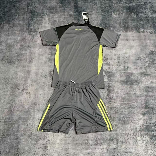 Manchester United 2025/26 Kids' Kit