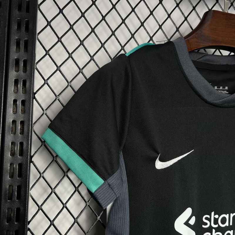 Kit Infantil Liverpool Home 24/25 - Preto - DA Sports Oficial