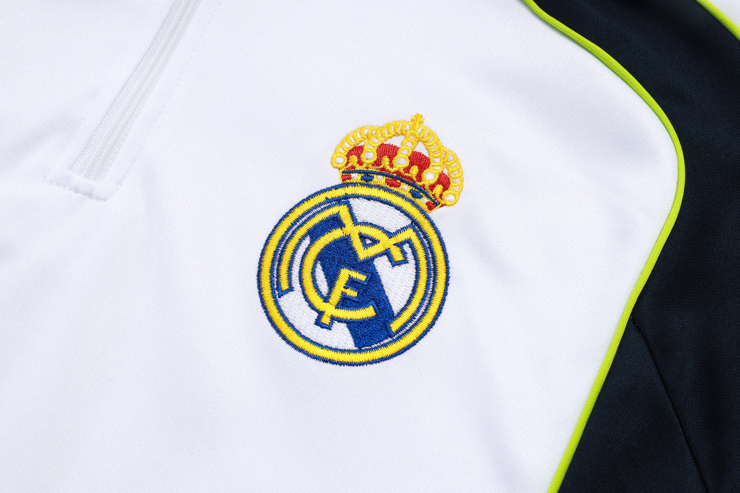 Kit de treino Real Madrid Retrô - Edição Manga Longa