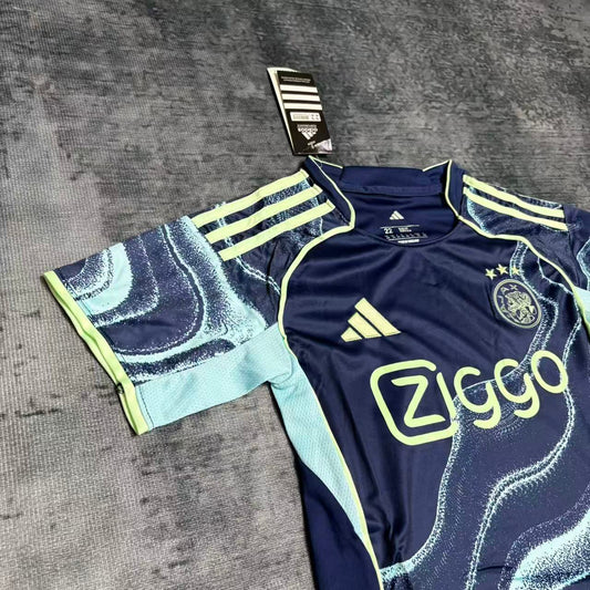 Conjunto infantil del Ajax 2025/26