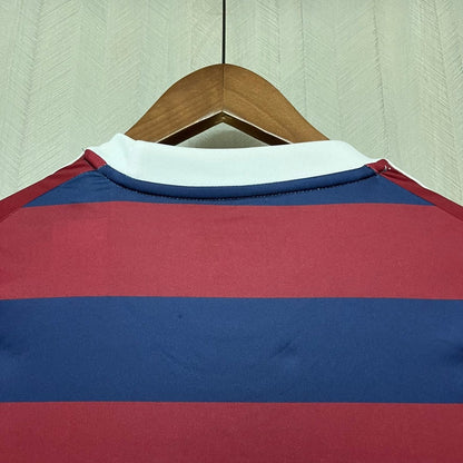 Camiseta azul y roja del Newcastle United 24/25