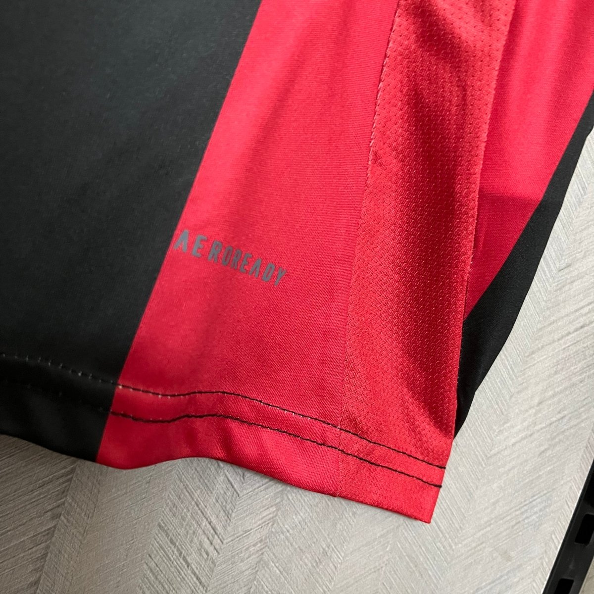 Camiseta Adidas Fulham II 24/25 - Negra y Roja