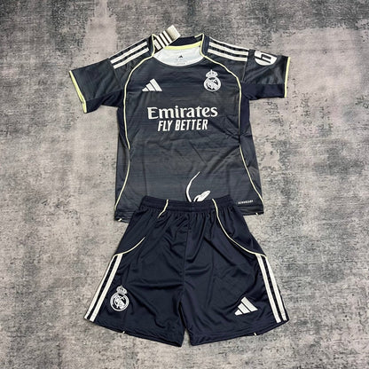 Kit infantil del Real Madrid 2025/26