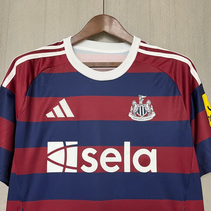 Camiseta azul y roja del Newcastle United 24/25