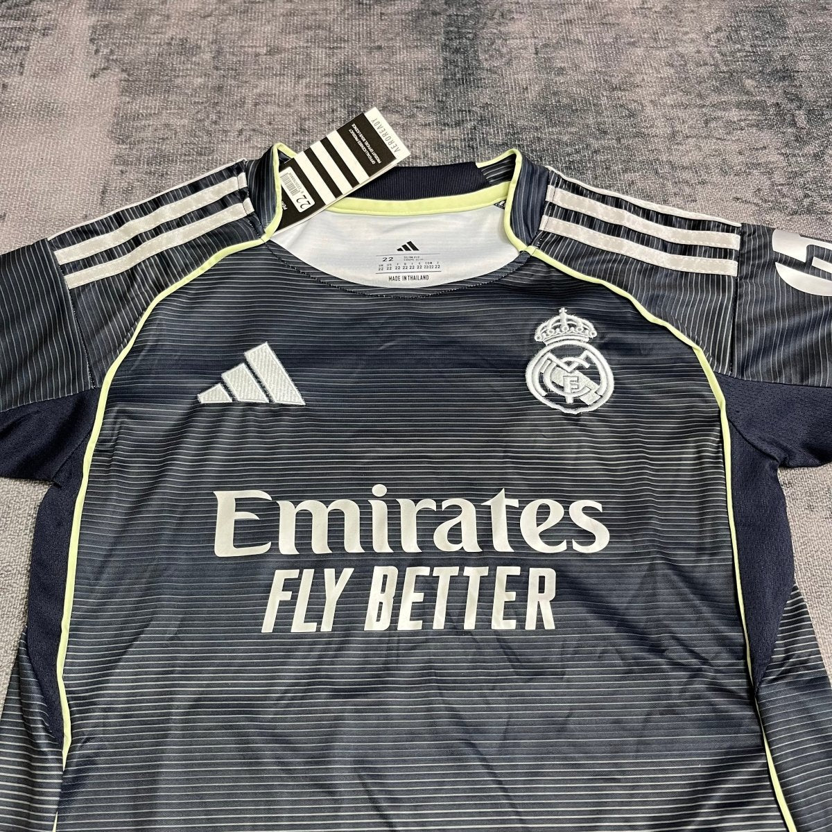 Kit infantil del Real Madrid 2025/26