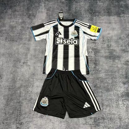 Conjunto infantil Newcastle 2025/26