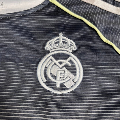 Kit infantil del Real Madrid 2025/26