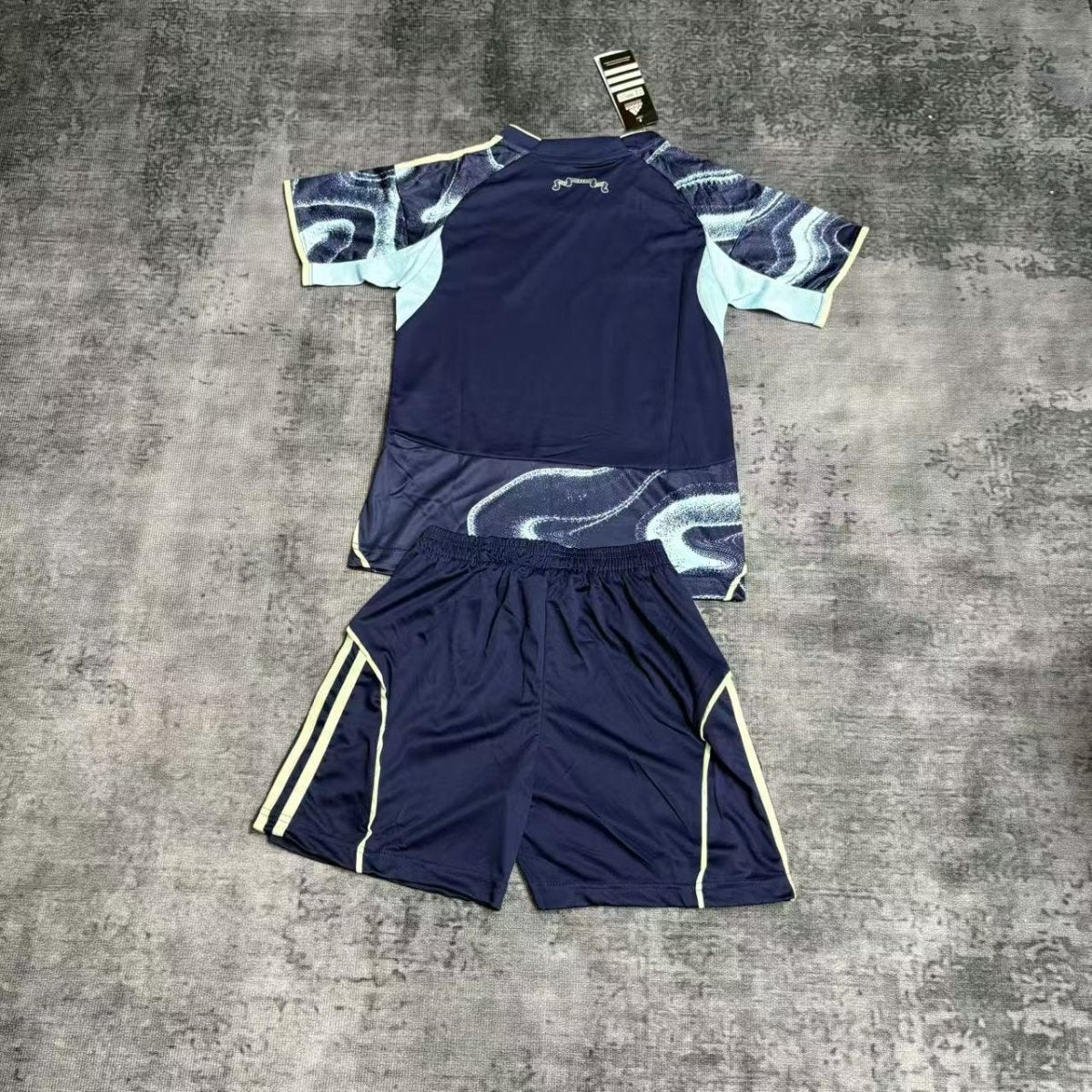Conjunto infantil del Ajax 2025/26