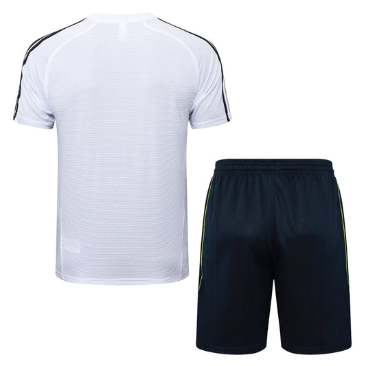 Kit de entrenamiento para adultos del Real Madrid 2025/26 (pantalones cortos y camiseta)