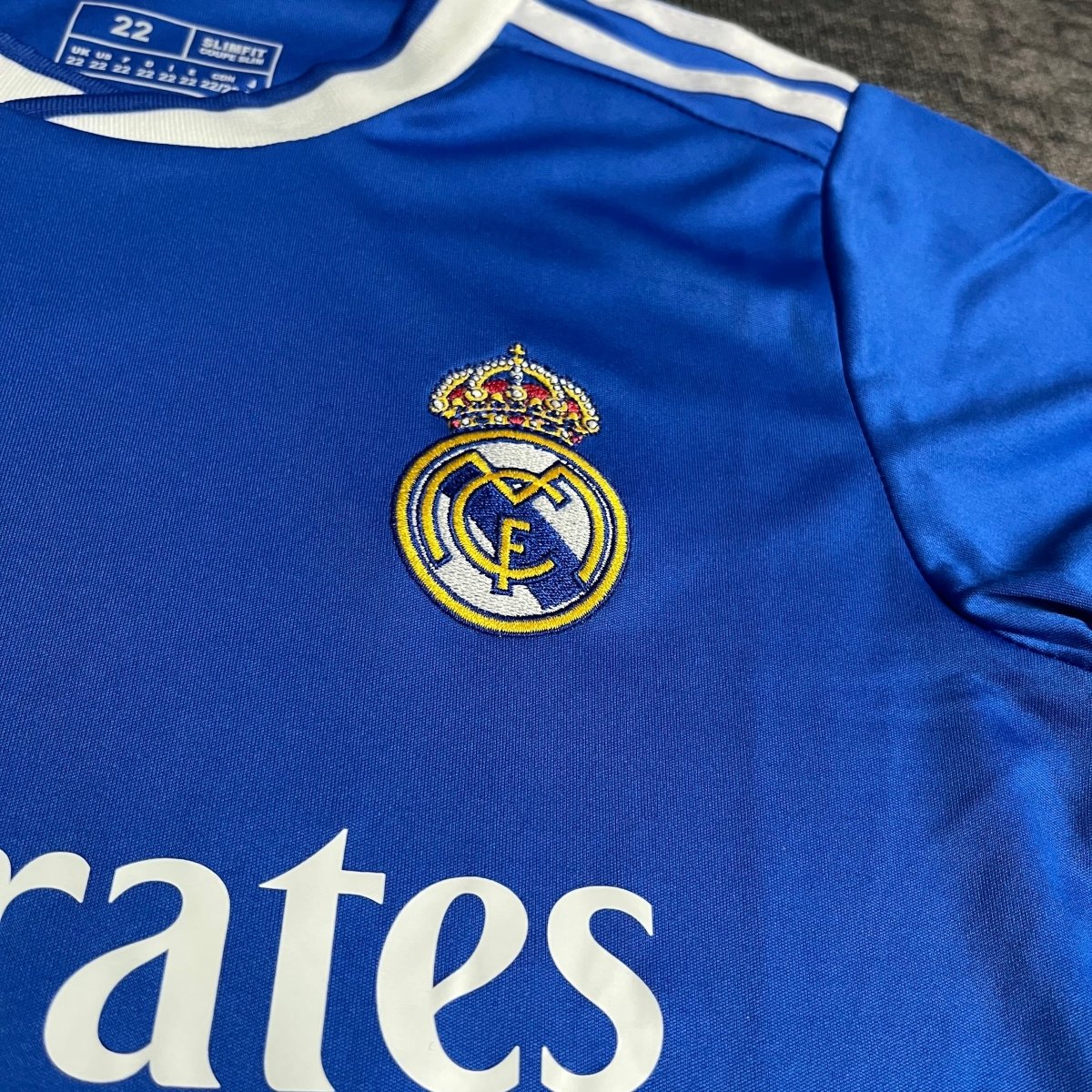 Kit infantil del Real Madrid 2025/26