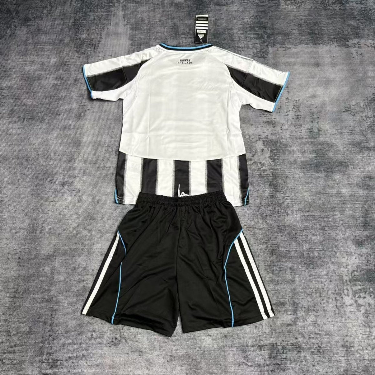 Conjunto infantil Newcastle 2025/26