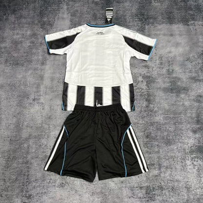 Conjunto infantil Newcastle 2025/26