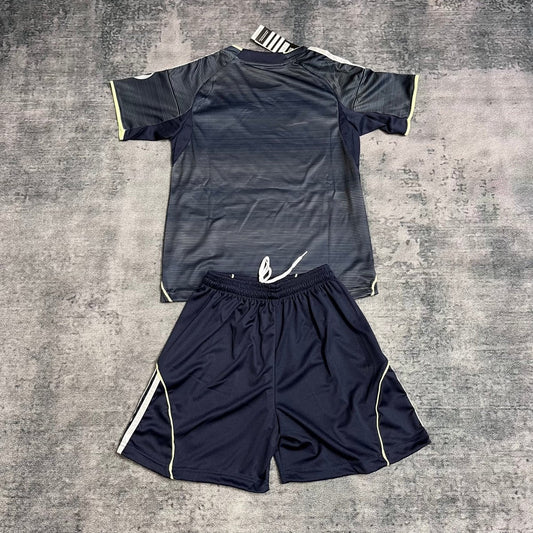 Kit infantil del Real Madrid 2025/26