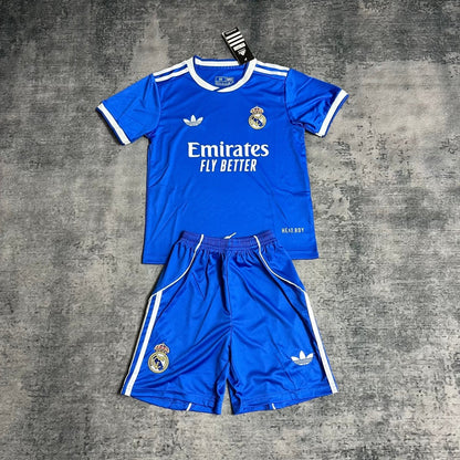 Kit infantil del Real Madrid 2025/26