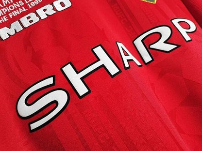 Long sleeves: Manchester United Retro 1999/00 Home