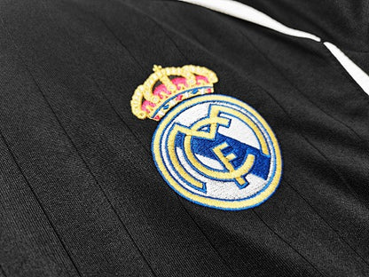 Long sleeves: Real Madrid Retro 2006/07