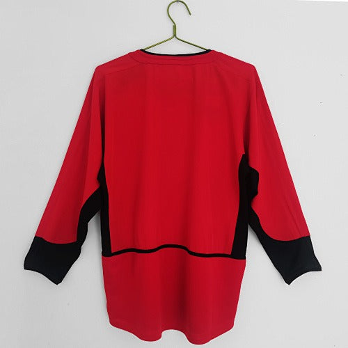 Long sleeves: Manchester United Retro 2002/04 Home