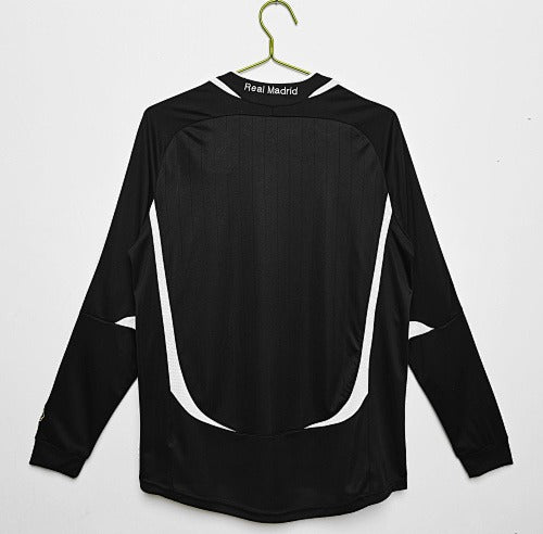 Long sleeves: Real Madrid Retro 2006/07