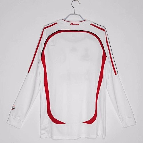 Long sleeve: AC Milan Retro 2006/07