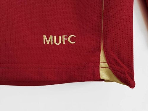 Long sleeves: Manchester United Retro 2006/07 Home