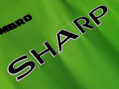 Long sleeves: Manchester United Retro 1998/99 Goalkeeper