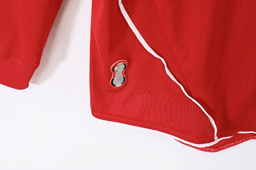 Long sleeves: Liverpool Retro 2006/07 home