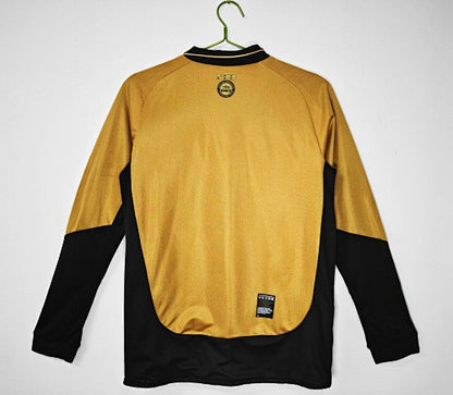 Long sleeves: Manchester United Retro 2001/02