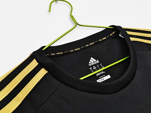 Long sleeves: Real Madrid 2011/12 Retro