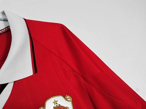 Long sleeves: Manchester United Retro 1999/00 Home