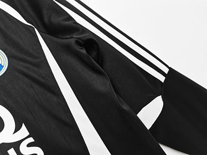 Long sleeves: Real Madrid Retro 2006/07