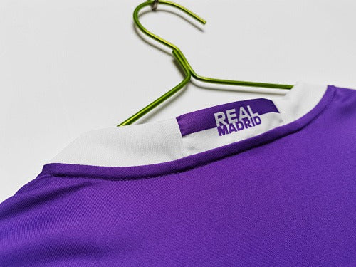 Long sleeves: Real Madrid Retro 2016/17