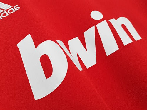 Long sleeves: Real Madrid Retro 2011/12