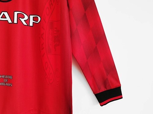 Long sleeves: Manchester United Retro 1996/97 Home