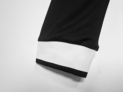 Long sleeves: Manchester United Retro 2001/02