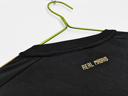 Long sleeves: Real Madrid 2011/12 Retro