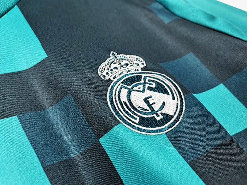 Long sleeves: Real Madrid Retro 2017/18