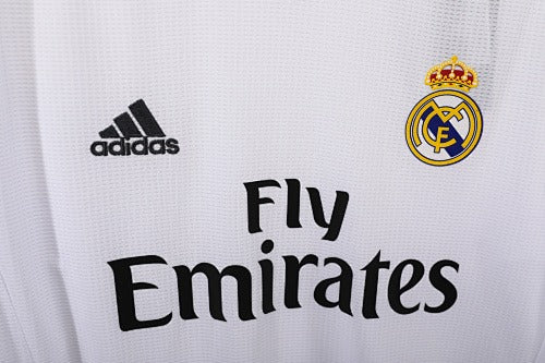 Mangas largas: Real Madrid Retro 2015/16 Local