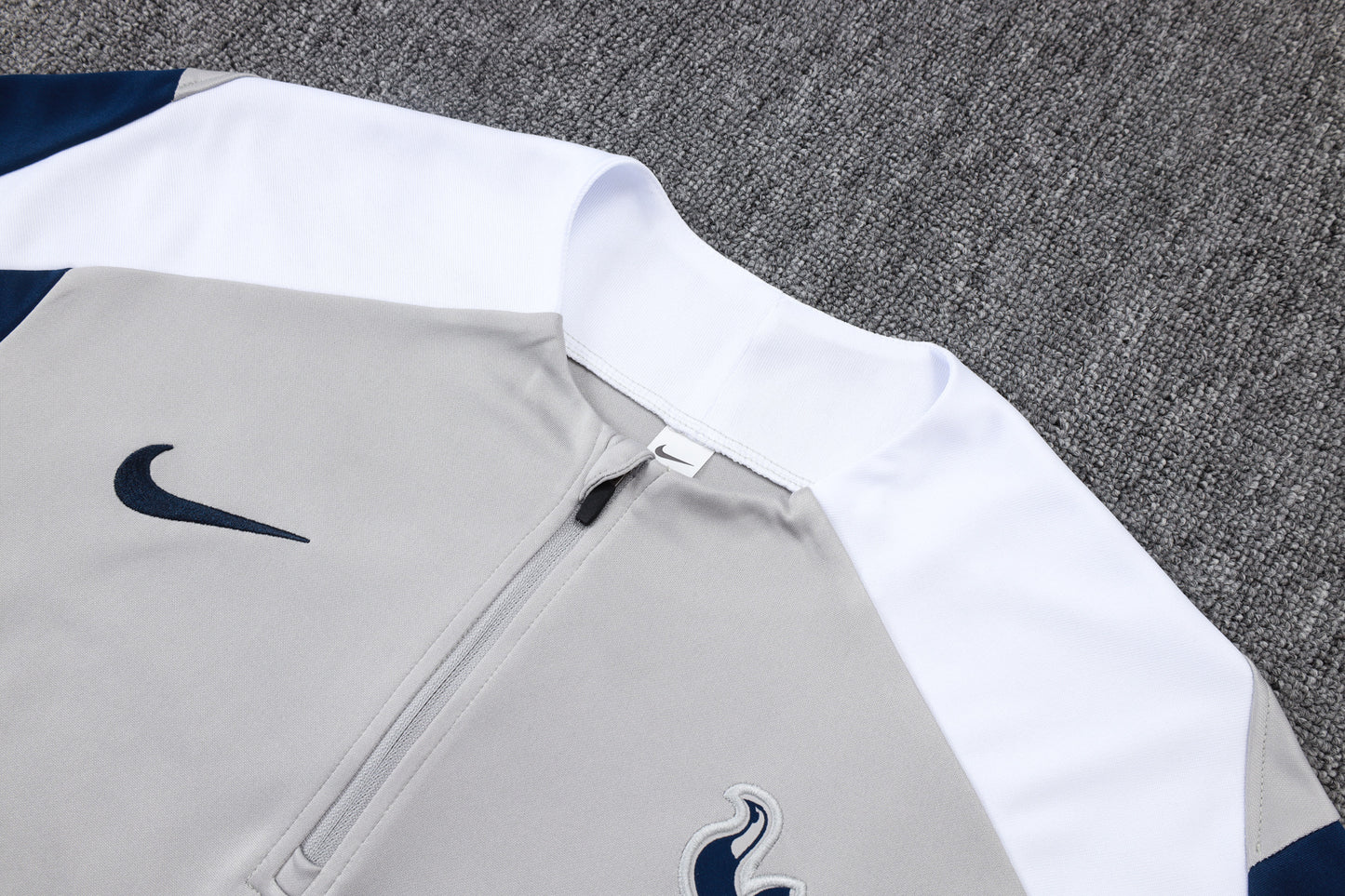 Kit de Treino Tottenham - Conjunto Manga Longa Cinza Claro