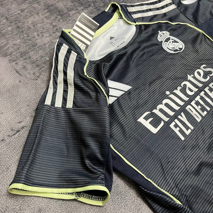 Kit infantil del Real Madrid 2025/26