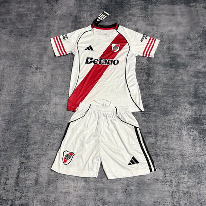 Kit infantil River Plate 2025/26