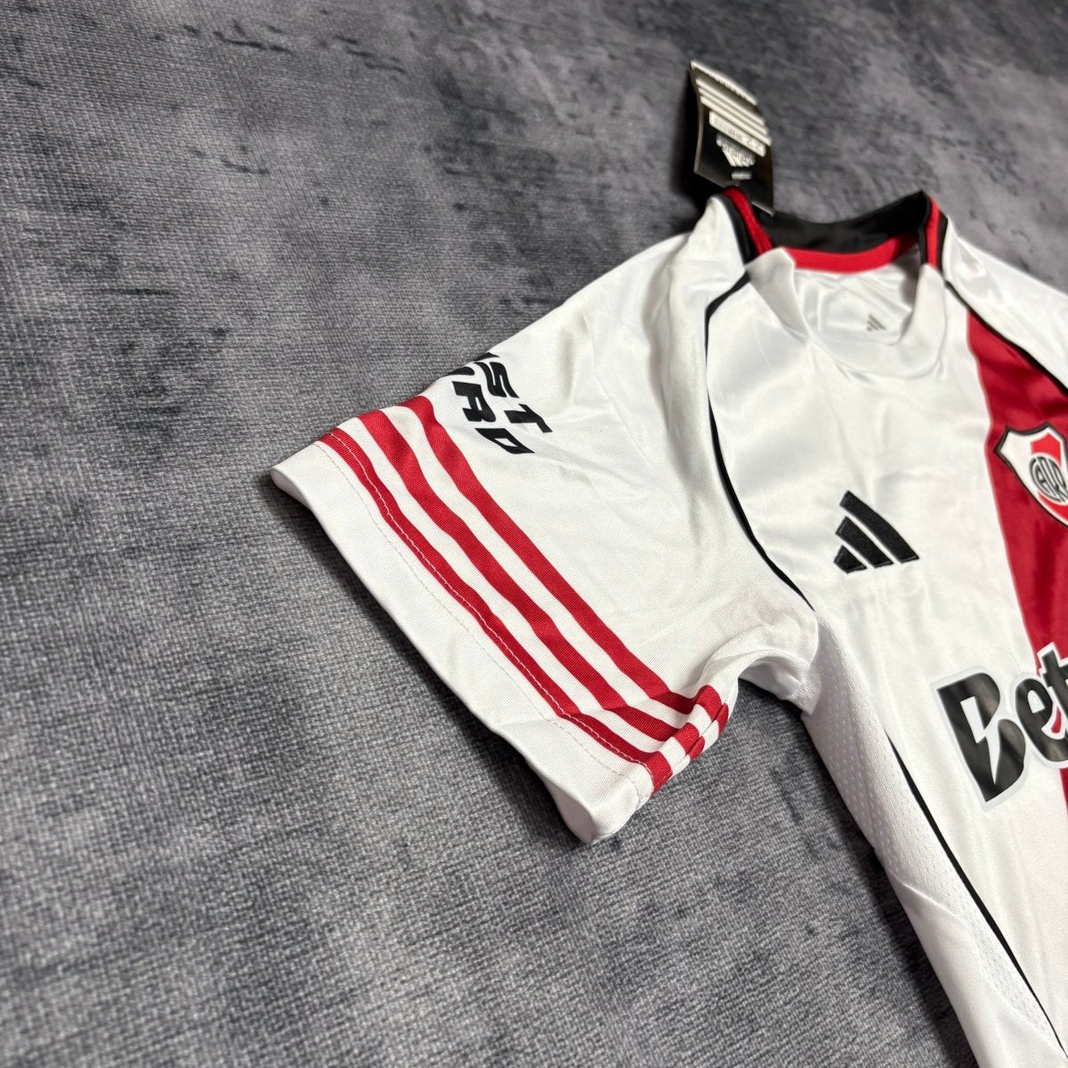 Kit infantil River Plate 2025/26
