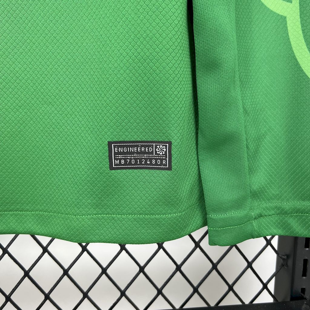 Paris Saint-Germain 2025/26 Green goalkeeper Long Sleeve Jersey