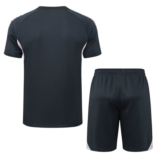 Kit de entrenamiento para adultos del Real Madrid 2025/26 (pantalones cortos y camiseta)