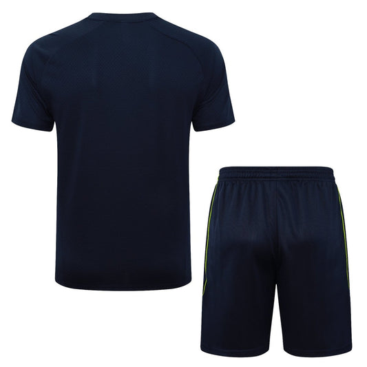 Kit de entrenamiento para adultos del Real Madrid 2025/26 (pantalones cortos y camiseta)