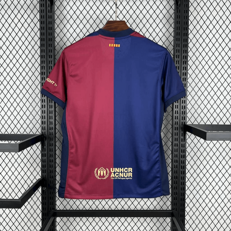 Camisa Barcelona Edição Especial Taylor Swift 2025 - Vermelha e Azul - (Feminina) - DA Sports Oficial