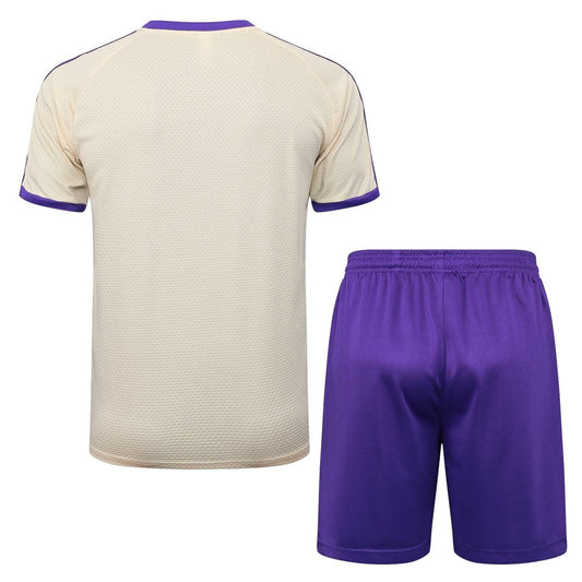 Kit de entrenamiento para adultos del Real Madrid 2025/26 (pantalones cortos y camiseta)