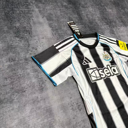 Conjunto infantil Newcastle 2025/26