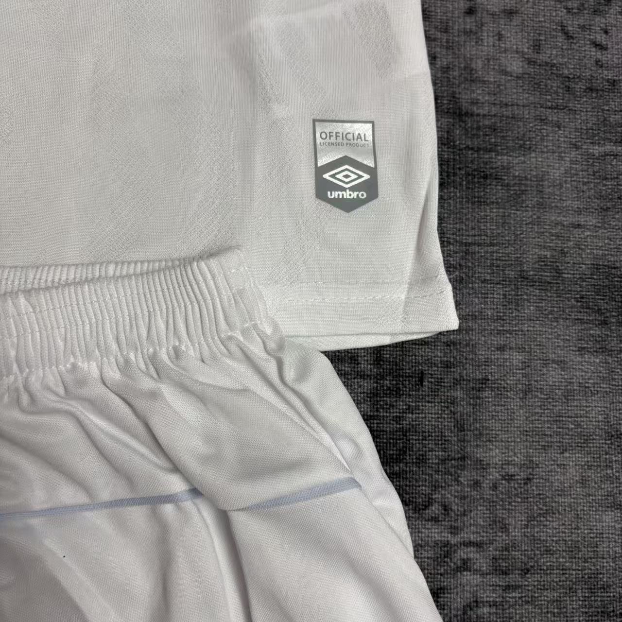 Conjunto infantil Santos 2025/26